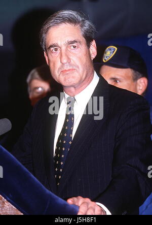 1. Januar 2011 - K22963AR-WTC-Angriff-Pressekonferenz. PIER 92 NYC 09/21/01.FBI DIREKTOR ROBERT MUELLER. ATTORNEY GENERAL JOHN ASHCROFT. ANDREA RENAULT / 2001 Credit: Kugel-Photos/ZUMAPRESS.com/Alamy Live-Nachrichten Stockfoto