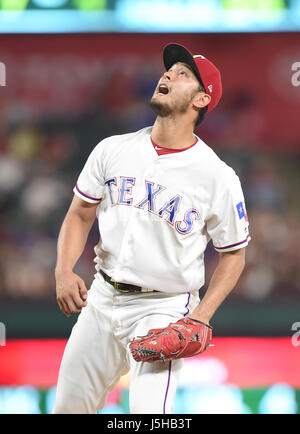 Arlington, Texas, USA. 16. Mai 2017. Yu Darvish (Rangers) MLB: Texas Rangers Krug Yu Darvish während des Major League Baseball Spiels gegen die Philadelphia Phillies im Globe Life Park in Arlington in Arlington, Texas, Vereinigte Staaten von Amerika ab. Bildnachweis: AFLO/Alamy Live-Nachrichten Stockfoto