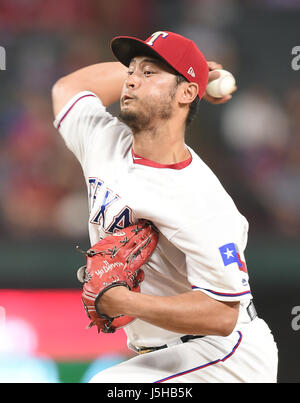 Arlington, Texas, USA. 16. Mai 2017. Yu Darvish (Rangers) MLB: Texas Rangers ab Krug Yu Darvish Stellplätze während der Major League Baseball Spiel gegen die Philadelphia Phillies im Globe Life Park in Arlington in Arlington, Texas, Vereinigte Staaten von Amerika. Bildnachweis: AFLO/Alamy Live-Nachrichten Stockfoto