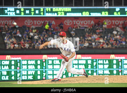 Arlington, Texas, USA. 16. Mai 2017. Yu Darvish (Rangers) MLB: Texas Rangers ab Krug Yu Darvish Stellplätze während der Major League Baseball Spiel gegen die Philadelphia Phillies im Globe Life Park in Arlington in Arlington, Texas, Vereinigte Staaten von Amerika. Bildnachweis: AFLO/Alamy Live-Nachrichten Stockfoto