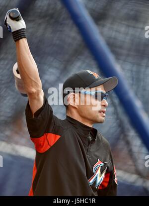 San Diego, Kalifornien, USA. 21. April 2017. Ichiro Suzuki (Marlins) MLB: Ichiro Suzuki von Miami Marlins vor dem Hauptliga-Baseball-Spiel gegen die San Diego Padres im Petco Park in San Diego, Kalifornien, USA. Bildnachweis: AFLO/Alamy Live-Nachrichten Stockfoto