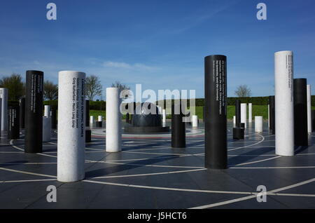 Milton Keynes Rose und Gedicht Säulen in Bukinghamshire Campbell Park, Milton Keynes, UK Stockfoto