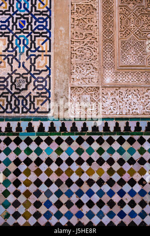 Detail der Dekoration im Patio del Cuarto Dorado, Palacios Nazaríes, La Alhambra, Granada, Spanien Stockfoto