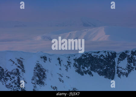 vor Sonnenaufgang in den Bergen von Fagaras, Rumänien Stockfoto