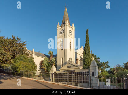 RIEBEECK WEST, Südafrika - 2. April 2017: Der historische Dutch Reformed Church in Riebeeck West, einer Stadt im Bereich des Swartland des Western Cape Pro Stockfoto