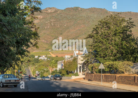 RIEBEECK WEST, Südafrika - 2. April 2017: A Straßenszene in Riebeeck West, einer Stadt im Großraum Swartland von der Provinz Western Cape Stockfoto