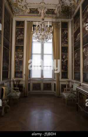 Das Schloss Nymphenburg ist Barock-Stil befindet sich im Stadtzentrum von München, Deutschland. Der Palast wurde von dem Ehepaar komponiert von Ferdinand Maria und Henriette Adelaide von Savoyen, Agostino Barelli 1664 beauftragt. Heute ist das Schloss Nymphenburg ist für die Öffentlichkeit zugänglich, aber es ist noch das Haus und Sitz des Leiters des Hauses Wittelsbach, The Duke Francis von Bayern.  Wo: München, Bayern, Deutschland bei: Kredit-16. April 2017: Oscar Gonzalez/WENN.com Stockfoto