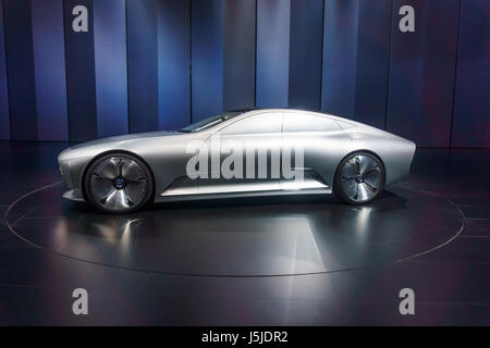 FFRANKFURT - 23 SEPTEMBER: Der Mercedes-Benz "Concept IAA" (intelligente aerodynamische Automobile) September 23, 2015 in Frankfurt am Main, Deutschland Stockfoto