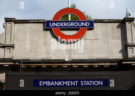 Eingang zur U-Bahn-Station Edamment. London U-Bahn. London, Großbritannien Stockfoto
