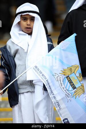 MANCHESTER CITY FANS innen ST MANCHESTER CITY V WIGAN ATHLET WEMBLEY Stadion LONDON ENGLAND UK 11. Mai 2013 Stockfoto