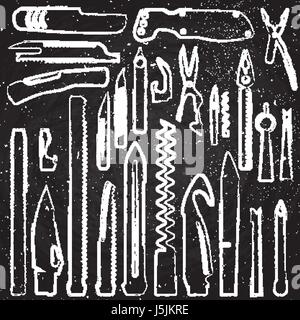 Hand ziehen Reihe von Multifunktions-Messer Elemente, Tasche Messer Kreide Illustration, Schweizer Messer, multifunktionale Taschenmesser, Armee-Messer-Sammlung-Doodle-Stil am schwarzen Brett Stock Vektor