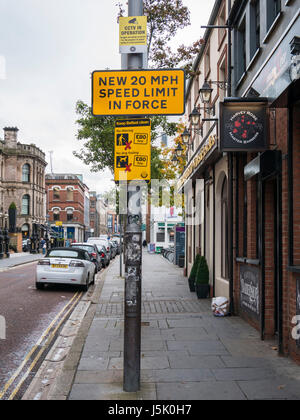 20 km/h Höchstgeschwindigkeit Zeichen, Waring Street, Belfast Stockfoto