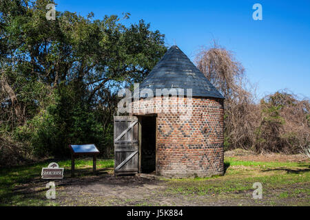 Brick Smoke House in Boone Hall Plantation, Mt. Pleasant, South Carolina, USA, Charleston County, historische Bilder rauchehaus isoliert Stockfoto