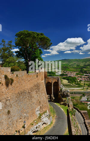 Orvieto antiken mittelalterlichen Stadtmauern und Landschaft panorama Stockfoto