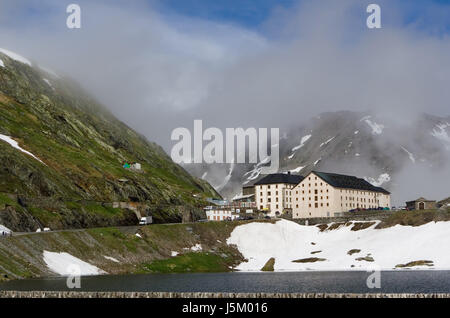 Haus Gebäude Verkehr Transport Alpen der Schweiz Grenze Pass Valais Stockfoto