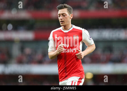 Mesut Özil von Arsenal in der Premier-League-Spiel zwischen Arsenal und Sunderland AFC im Emirates Stadium in London. 16 Mai 2017 nur zur redaktionellen Nutzung kein Merchandising. Für den Fußball Bilder FA und Premier League Einschränkungen gelten inc. keine Internet/Mobile Nutzung ohne FAPL Lizenz - für Details Kontakt Dataco Arron Gent /TELEPHOTO FUßBALLBILDER Stockfoto