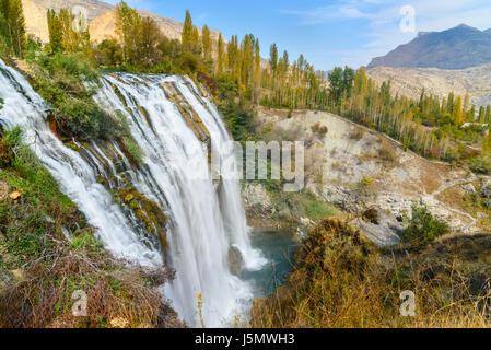 Tortum Wasserfall ist der größte Wasserfall und es ist eines der bemerkenswertesten Naturschätze der Türkei Stockfoto