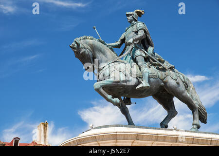 Das bronzene Reiterstandbild von König Joao i., des Bildhauers Leopoldo de Almeida, auf dem Platz des Feigenbaumes (Praca da Figueira) im zentralen Teil Lis Stockfoto