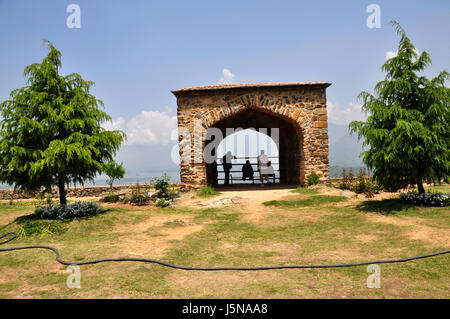 Pari Mahal Moghal Garten mit Dal See, der Aufenthaltsort der Feen, Spaziergang durch Pari Mahal in Srinagar, Chashme Shahi und Pari Mahal (© Saji Maramon) Stockfoto