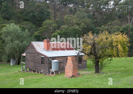 Schmiede Hütte und verfallenen Schmiede in Ghost Town von Steiglitz in Brisbane reicht, Victoria, Australien Stockfoto