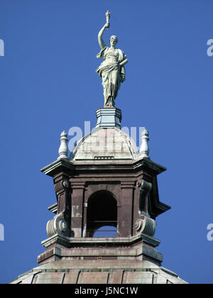 Details historische Kupferdach Sachsen Leipzig Fackel Gerichtsbarkeit Gesetz Gebäude Stockfoto