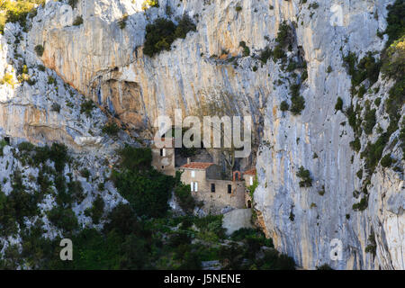 Frankreich, Pyrenäen Orientales, Saint Paul de Fenouillet, Galamus Gorges und Saint Antoine Einsiedelei auf der Klippe Stockfoto