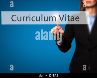 Curriculum Vitae - weibliche berührende virtuelle Taste. Geschäft, Internet-Konzept. Stock Foto Stockfoto