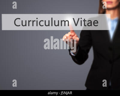 Curriculum Vitae - weibliche berührende virtuelle Taste. Geschäft, Internet-Konzept. Stock Foto Stockfoto