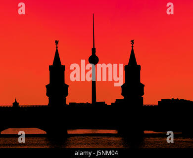 Turm-Denkmal Grafik grüne Brücke Nacht Nacht Nacht Foto Abend Stockfoto