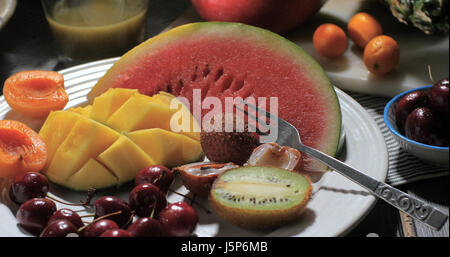 Blick auf eine Auswahl an frischen, gesunden Bio-Obst Stockfoto