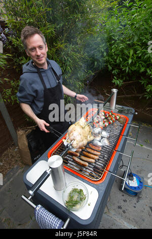 Hestons Everdure Hub Grill, große, graue Monolith ein neues Genre von Michelin-Sternen ausgezeichneten Grills, London, England, UK Stockfoto