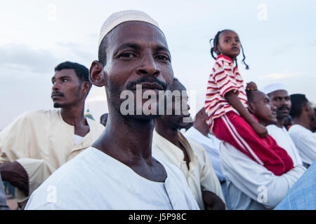 SUDAN, OMDURMAN: Jeden Freitag die Sufis von Omdurman, die andere Hälfte des nördlichen Sudan Hauptstadt Khartum, sammeln für ihre "Dhikr" - singen und tanzen Stockfoto