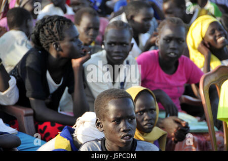 Khartoum. 17. Mai 2017. Flüchtlinge aus dem Südsudan Rest in einem Flüchtlingslager im Sudan des Weißen Nil Zustand nahe der Grenze mit Süd-Sudan am 17. Mai 2017. Die sudanesischen roten Halbmond Gesellschaft (SRCS) am Dienstag sagte, es geht darum, an den wachsenden Zustrom von Flüchtlingen aus dem Südsudan zu erfüllen appellieren dringend Erleichterung. Bildnachweis: Mohamed Babiker/Xinhua/Alamy Live-Nachrichten Stockfoto