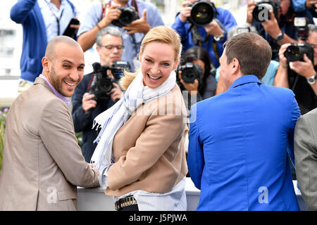 (170518)--CANNES, 18. Mai 2017 (Xinhua)--Uma Thurman (C), Jury-Präsident der Filmauswahl Un Certain Regard ", posiert für ein Fototermin auf der 70. Cannes International Film Festival in Cannes, Frankreich, am 18. Mai 2017. (Xinhua/Chen Yichen) (Zcc) Stockfoto