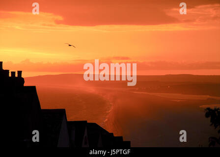 Chesil Beach, Portland. 18. Mai 2017. Großbritannien Wetter. Wunderschönen Sonnenuntergang über Chesil Beach und Portland Credit: Stuart Fretwell/Alamy Live-Nachrichten Stockfoto