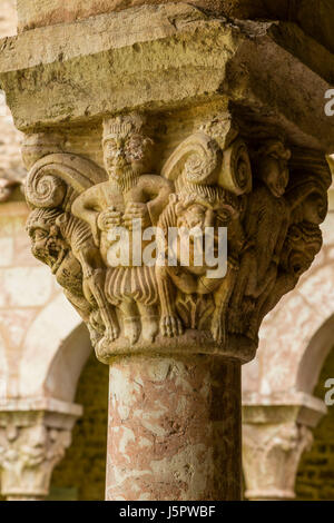 Frankreich, Pyrenäen Orientales, Codalet, Abtei Saint Michel de Cuxa, Hauptstadt des Kreuzgangs Stockfoto