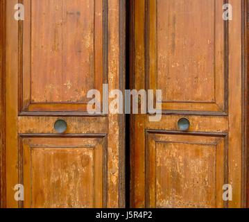 Holz braun bräunlich Brünette Eingang Tür offene Vene Türklinke Wettergegerbtes eingeben Stockfoto