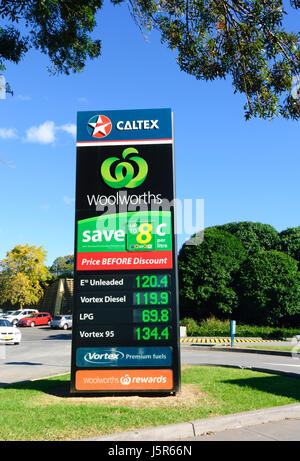 Eine Caltex Woolworths Tankstelle, Shellharbour, New South Wales, Australia, New South Wales, Australien Stockfoto