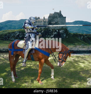 Pferd Soldaten seitliche Metall schützen Schutz Ritter Schwert Arm Waffe Fahrer Stockfoto