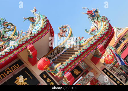 Chinesischer Tempel (San Chao Pho Lak Muang) in Suphan Buri (Thailand). Stockfoto