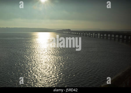 dh River Tay Eisenbahnbrücke DUNDEE SCOTLAND Tay Eisenbahnbrücke Historische schottische Brücken Silvery Tay River erstklassige britische Geschichte Stockfoto