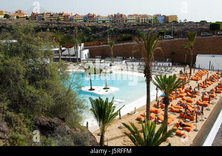 Adeje, Santa Cruz De Tenerife, Spanien -25 Dezember 2016. Schöne Aussicht auf Pool im Hard Rock Hotel komplex, Provinz Santa Cruse, Teneriffa, Stockfoto