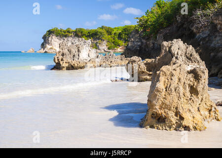 Felsen von Macao Beach, natürlichen Küstenlandschaft der Insel Hispaniola Dominikanische Republik Stockfoto