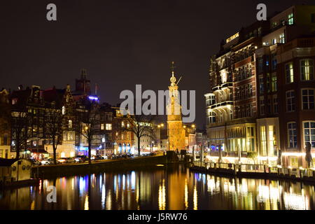 In der Nacht auf den Grachten von Amsterdam, Niederlande Stockfoto