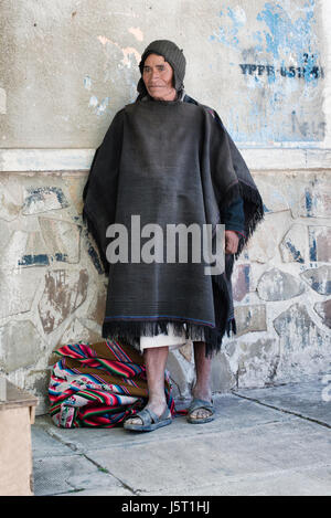 Porträt eines Einheimischen aus der Jatun Yampara indigene Gemeinschaft. 7. Oktober 2012 - Tarabuco, Chuquisaca Region, Bolivien Stockfoto