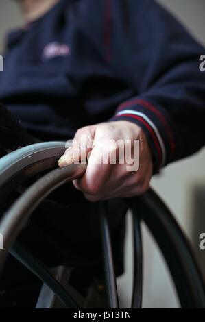 Rollstuhlfahrer Rollstuhl behindert Behinderung Handicap Rollstuhl Detail Kampf Stockfoto