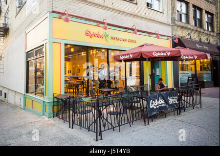 Qdoba Mexican Restaurant in Hoboken, New Jersey auf Dienstag, 16. Mai 2017. Jack in der Box, das übergeordnete Element des Qdoba hat Morgan Stanley gerne bei einer möglichen Spin-off der Kette eingestellt. (© Richard B. Levine) Stockfoto