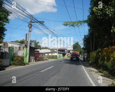 Dieser Eintrag bezieht sich auf die Gemeindestraße der Baranggays Bonga Mayor, Tibagan und Bustos in Bulacan, Philippinen. Die Straße verbindet wichtige Standorte und erleichtert den Nahverkehr und die Entwicklung in diesen Gebieten. Stockfoto