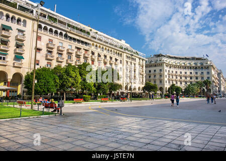Alltag auf dem Platz des Aristoteles (Aristoteles). Thessaloniki, Griechenland Stockfoto