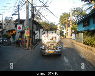 Dieser Eintrag bezieht sich auf Viertel und Sehenswürdigkeiten in Mandaluyong City, einschließlich Barangays Addition Hills, Hagdan Bato, Libis und Poblacion, Gebiete, die für ihre Wohn- und Geschäftsbedeutung bekannt sind. Stockfoto